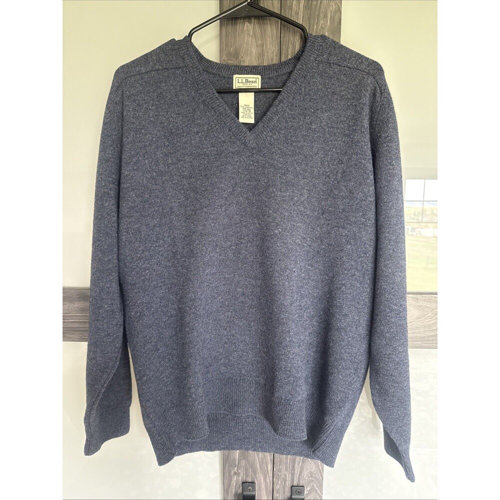 Vintage LL Bean 100% LambsWool V-neck Sweater Men's Size Medium